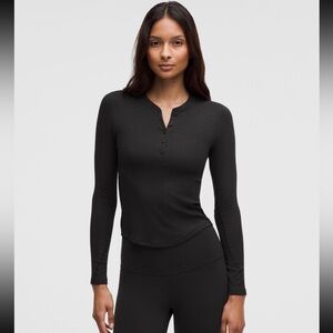 Lululemon Hold Tight Long Sleeve Henley in Black, Size 8